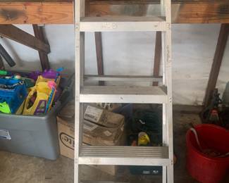 Two ladders available
Photographed 6'
And an extension ladder (no photo)