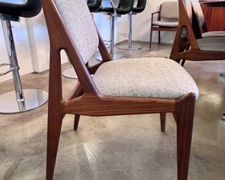 Arne Vodder for Vamo Sonderbork ‘Ella’ Teak Dining Chairs made in Denmark (8pcs)..