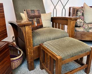 Vintage Stickley Mission Oak Arts & Crafts Style ‘Settle Sofa’ and Bow Arm ‘Morris’ Reclining Chair with Ottoman Circa 20th Century.