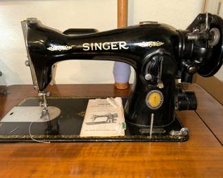 Vintage Singer Sewing Machine in Wooden Cabinet 
