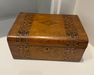 ANTIQUE TUNBRIDGE BOX FROM ENGLAND
