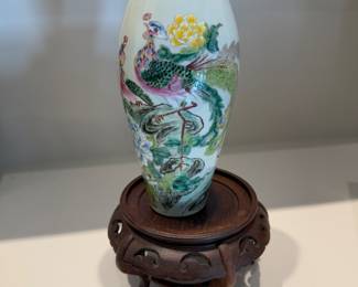 ANTIQUE CHINESE VASE
