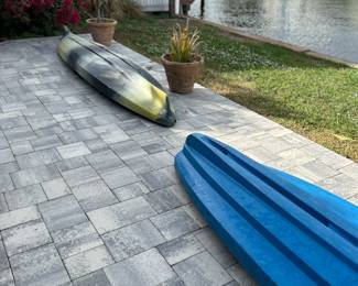 Kayak with seat pads
