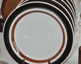 Additional Pieces of the Arabia Finland "Rosmarin" Dinner Plates by Ulla Proscope, c. 1970, 10", Set of 6 Available.