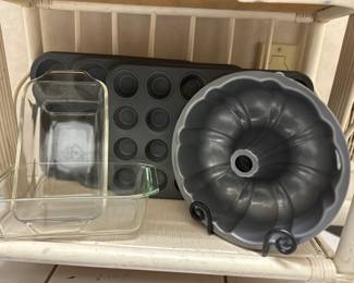 More Great Kitchen Bakeware Including Mini Muffin Trays.