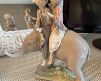 Rare Lladro "Hindu Children" Figurine #5332, 4.7"L x 7.5"W x 9"H 