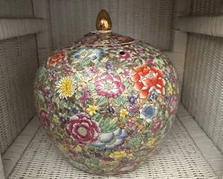 Beautiful Large Chinese Porcelain Ginger Jar, 12"