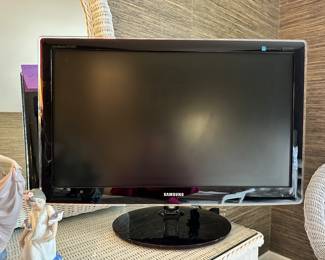 Samsung 27" TV Monitor with Remote, Model P2770HD
