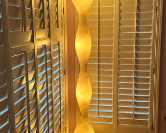 Breathtaking Guglielmo Berchicci White Composite Biomorphic Space Age Modern Floor Lamp, 13ʺW × 13ʺD × 79ʺH