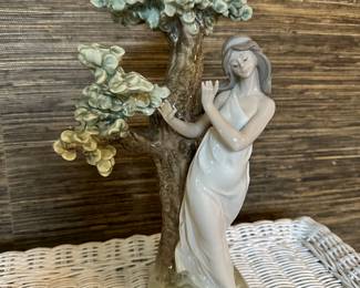 Lladro Retired Figurine 5651 "Musical Muse" Girl Playing Flute by Antonio Ramos. 13.5"H