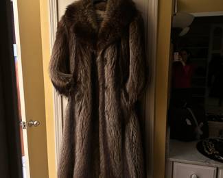 Luxurious Full Length Raccoon Fur Coat Size Medium.