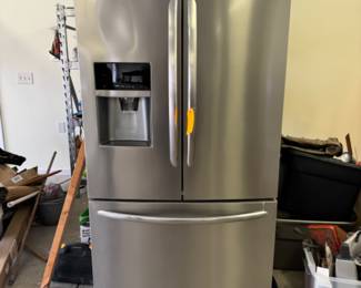 Frigidare Gallery Fridge Freezer.  Model LGHBZ86&PF.  Measures 36w 32d and 70h