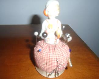 pin cushion with porcelan top