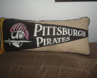 Vintage Pirates pennant (pillow)