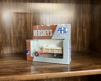 Hartoy AHL Die Cast - Hershey's Mack Model BM Mack Truck Toy