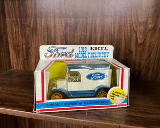 ERTL Die-Cast Metal Bank - 1913 Ford Model T Delivery Truck
