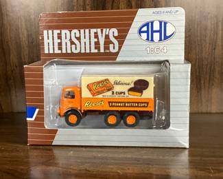 Hartoy AHL Die Cast - Hershey's Reese's Peanut Buter Cups Truck Toy