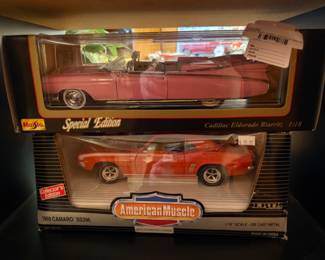 Maisto 1959 Cadillac Eldorado Biarritz, 1969 Camaro SS396
