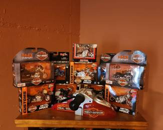ASSORTED HARLEY DAVIDSON ITEMS,