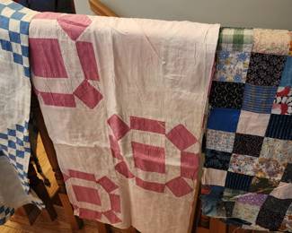 QUILT TOPPERS