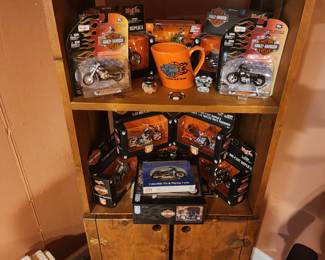 ASSORTED HARLEY DAVIDSON ITEMS,