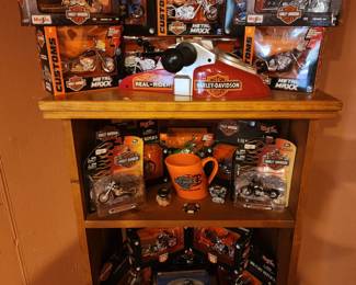 ASSORTED HARLEY DAVIDSON ITEMS,