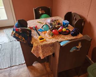 Kids TAble and Chairs Made in So Illinois