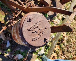 HORSE DRAWN CORN PLANTER JOHN DEERE, THE DEERE EMBLEM ONLY HAS 3 LEGS VERY RARE