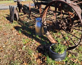 MANURE WAGON SEEDER/ SPREADER