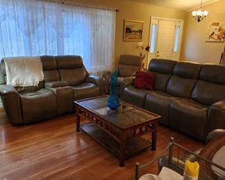 Flexsteel Leather Electric sofa, Loveseat and Recliner with Charging Ports