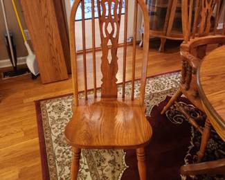 Oak Dining Room Table, 3 Leaves and 6 Windsor Chairs 