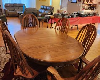 Oak Dining Room Table, 3 Leaves and 6 Windsor Chairs 