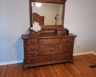 Vineyard Queen Bedroom Set