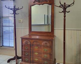 Lexington Furniture chest of drawers