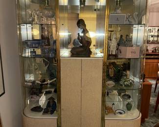 Art Decoish curio cabinet, lighted, like new