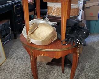 Round Tables Made in Italy, Fancy Hats