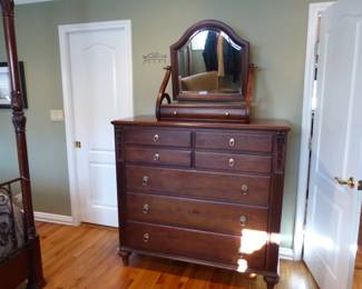 Ethan Allen 4 poster master bedroom set dresser with mirror