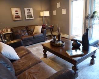 Leather sofa & loveseat, coffee & side tables, bric-a-brac
