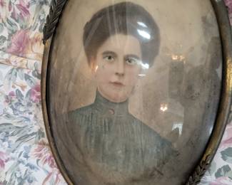 Oval Bubble Glass Frame