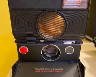 Polaroid SLR 680 land camera