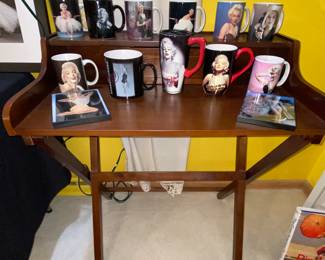 Marilyn Monroe mugs on a small like new wood desk