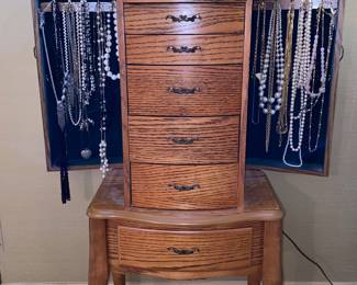 Jewelry chest