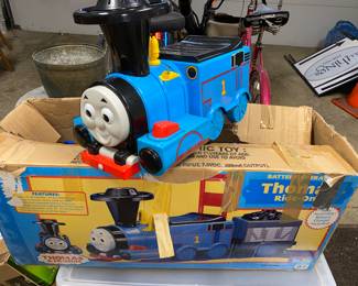 Thomas the Engine battery operated Ride On toy with track and box 