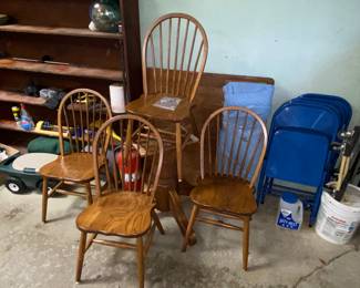 Square oak table with pillar base and 4 chairs 
