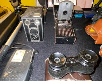 Vintage transistor radios, mini binoculars, cameras
