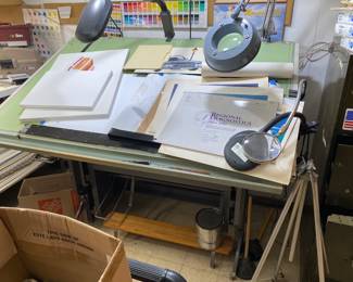 Large adjustable drafting table 