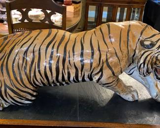 Ceramic 1970s  lion decor with excellent paint 