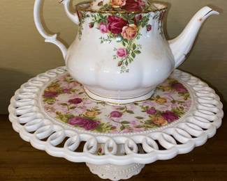 Old Country Rose -Royal Albert China teapot & cake stand 