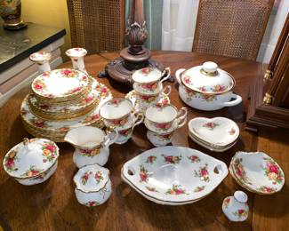 Set for 6 Old Country Rose -Royal Albert china service and serving pieces 