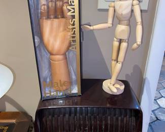 General Electtic vintage radio -works! Artist model figure and hand 
